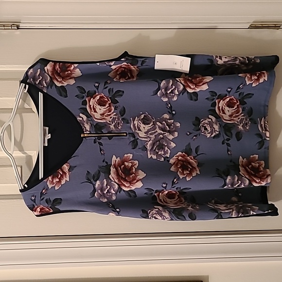 MODERN ATTRACTION WOMENS PLUS SIZE SLEEVELESS BLUE FLORAL V-NECK TOP SIZE 2X - Picture 2 of 15